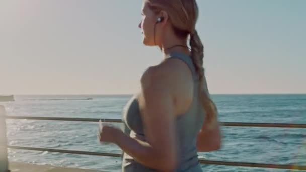 Zwanger Oceaan Vrouw Running Voor Fitness Cardiotraining Zwangerschap Gezondheid Oefening — Stockvideo