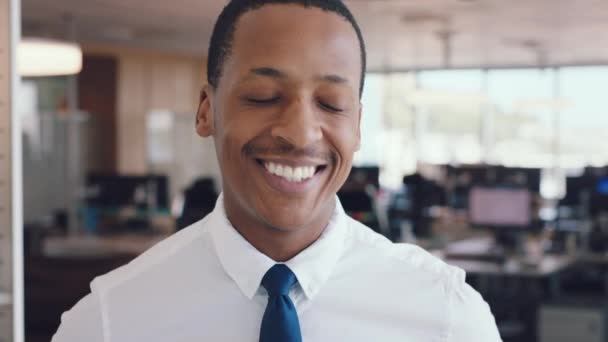 Feliz Sonrisa Rostro Hombre Negocios Cargo Para Gestión Liderazgo Visión — Vídeos de Stock