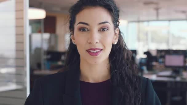 Mujer Negocios Cara Sonrisa Empleado Corporativo Lugar Trabajo Feliz Con — Vídeo de stock