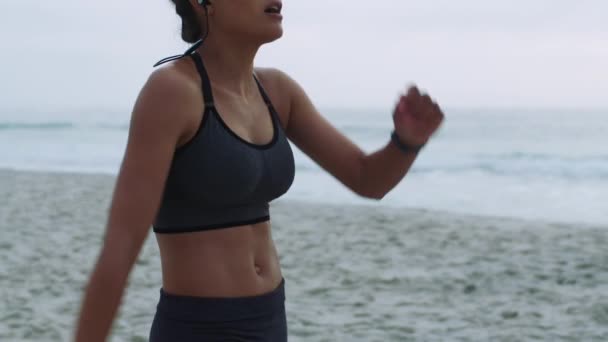 Kobieta Oddech Lub Zmęczony Plaży Bieganie Trening Lub Szkolenie Kardiologii — Wideo stockowe