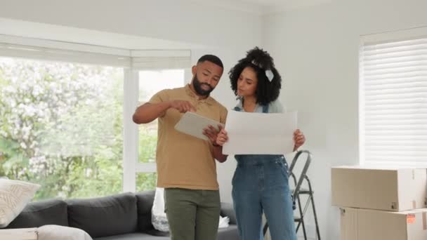 Couple Noir Immobilier Tablette Pour Aménagement Intérieur Maison Neuve Décor — Video
