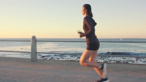 Bieganie Trening Kobieta Plaży Naciskiem Cele Treningowe Ciało Wellness Energii — Wideo stockowe
