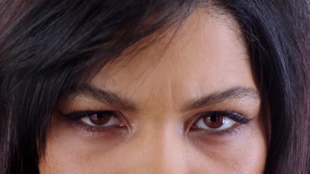 Mujer Cara Los Ojos Marrones Enojados Estrés Salud Mental Agotamiento — Vídeos de Stock
