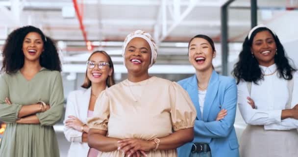Сміються Ділові Жінки Командне Різноманіття Або Менеджер Сучасному Офісі Маркетинговими — стокове відео