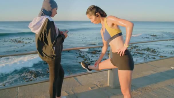Women Ocean Stretching Fitness Running Workout Training Beach Sea Body — Stock Video