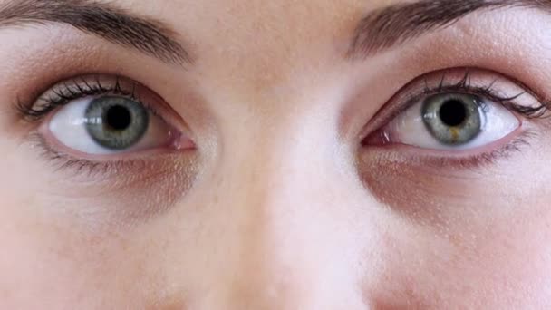 Olhos Surpresa Microblading Com Lente Contato Visão Chocado Com Quadrinhos — Vídeo de Stock