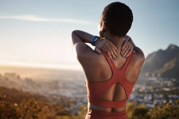Femme Noire Étirement Fitness Montagne Pour Entraînement Relaxant Entraînement Cardio — Photo
