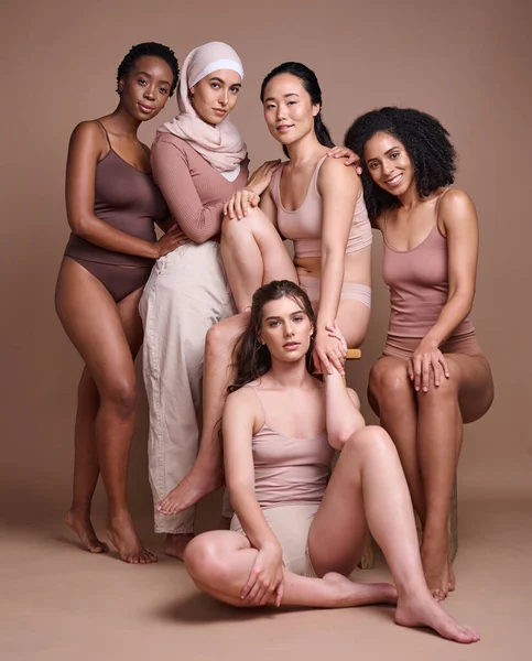 Kadınların Çeşitliliği Güzelliği Vücudu Bir Arada Kozmetik Dermatoloji Için Stüdyo — Stok fotoğraf