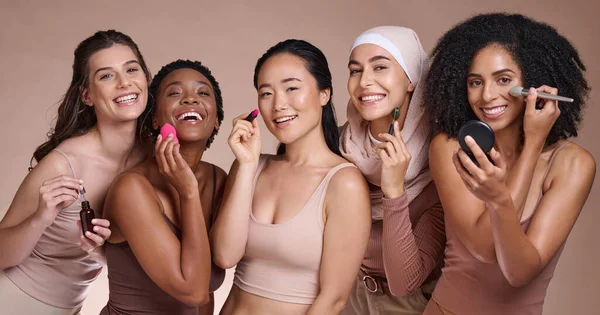 Grupo Mulheres Estúdio Maquiagem Retrato Diversidade Para Cuidados Com Pele — Fotografia de Stock