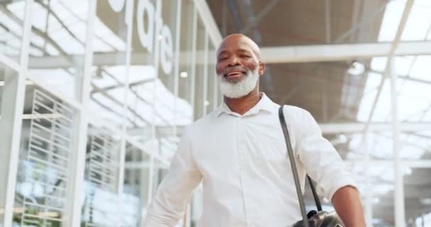 Homme Affaires Senior Doigt Pointant Visage Enthousiaste Avec Succès Optimisme — Video