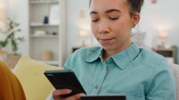 Telefoon Creditcard Financiën Met Vrouw Bank Voor Betaling Online Winkelen — Stockvideo