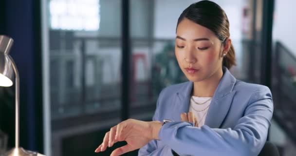 Zobacz Termin Komputer Azjatycką Kobietą Pracującą Późna Biurze Nadgodziny Finanse — Wideo stockowe