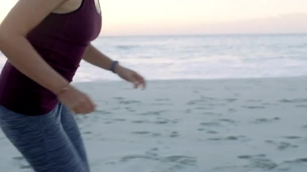 Fitness Ejercicio Mujer Corriendo Playa Océano Arena Marina Para Bienestar — Vídeos de Stock