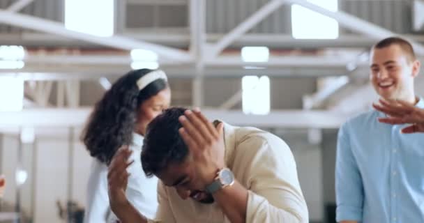 Yaratıcı Adamları Takım Çalışması Başarı Kurumsal Amaçlar Için Ofiste Dans — Stok video