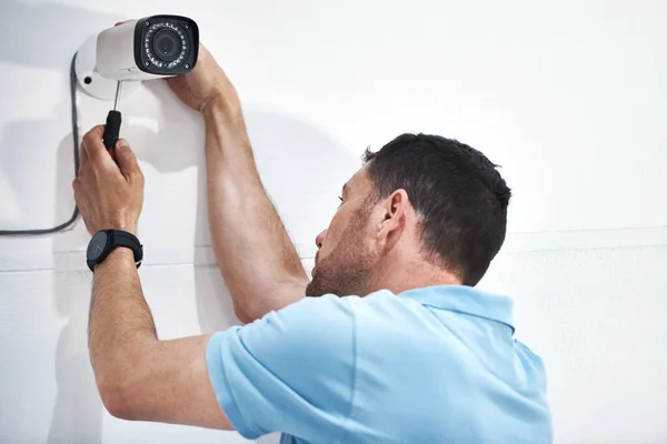New Camera Youll Able View Everything Mature Man Installing Security — Stock Photo, Image