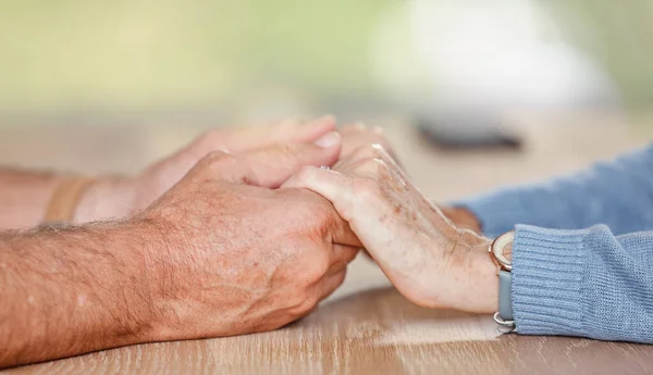 Pareja Ancianos Tomados Mano Por Amor Apoyo Confianza Jubilación Asesoramiento —  Fotos de Stock
