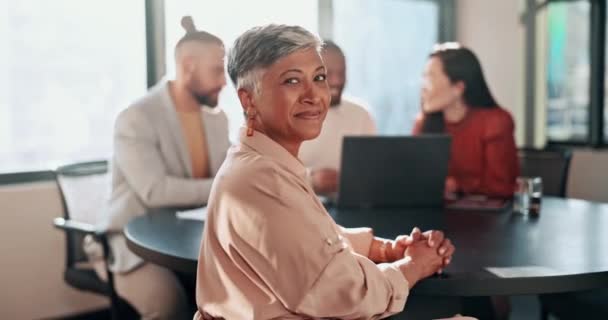 Bonne Femme Portrait Réunion Affaires Avec Équipe Direction Personnel Place — Video