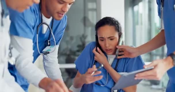 Burnout Medico Con Telefonata Scartoffie Mediche Ansia Stress Amministrazione Multitasking — Video Stock