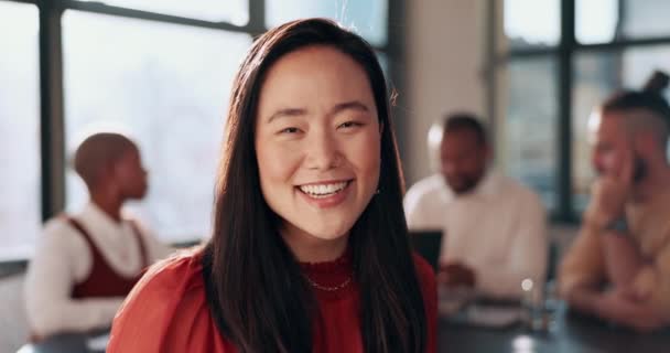 Gesicht Teamarbeit Oder Japanerin Bei Einem Meeting Das Eine Werbestrategie — Stockvideo