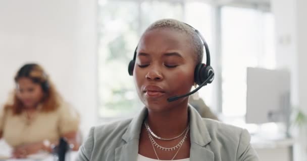 Woman Confused Face Call Center Talking Computer Telemarketing Company B2B — Stock Video