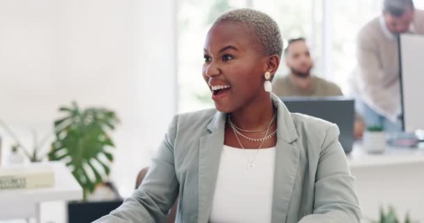 Black Woman Fist Celebration Corporate Success Desk Workplace Achievement Motivation — Stock Video