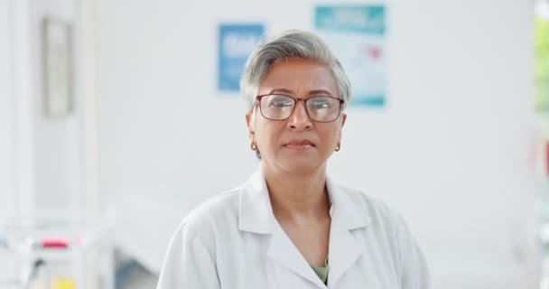 Olgun Kadın Yüz Doktor Hastanede Sağlık Merkezi Hindistan Halk Kliniği — Stok video
