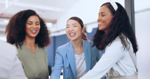Mångfald Affärer Och Kvinnor Händer Stack Firande Och Framgång För — Stockvideo
