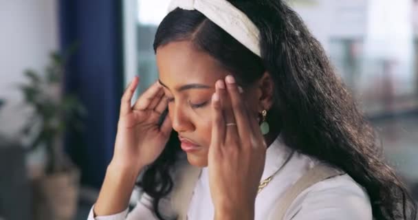 Wanita Bisnis Wajah Atau Stres Sakit Kepala Kantor Modern Perusahaan — Stok Video