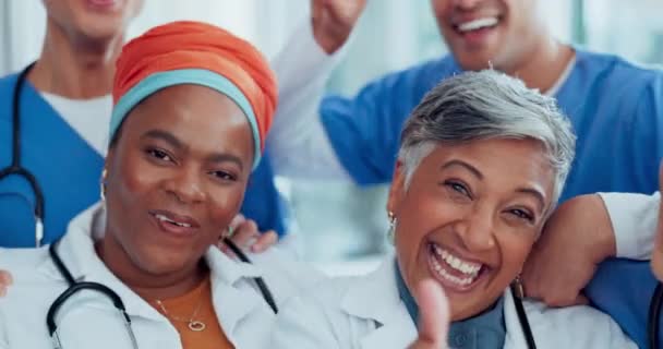 Lekarz Zespół Twarz Uśmiechem Pracy Zespołowej Współpracy Lub Zabawy Śmiejąc — Wideo stockowe