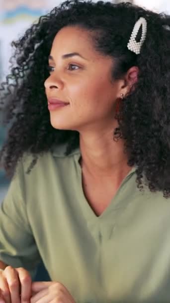 Бизнес Женщины Чернокожие Женщины Планируют Маркетинг Рекламу Онлайн Кампании Афроамериканка — стоковое видео