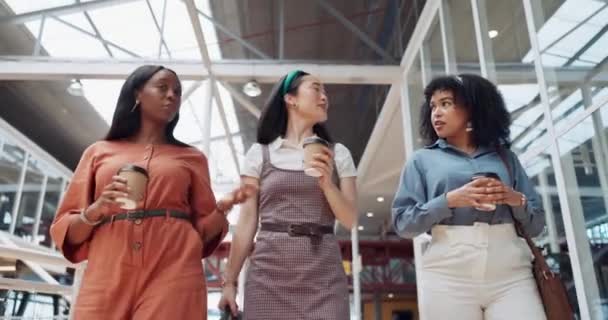 Перерыв Кофе Женщины Подруги Гуляют Разговаривают Говорят Рабочем Общении Разнообразие — стоковое видео