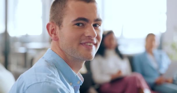 Hombre Contratación Entrevista Con Reclutamiento Empresa Cara Sonrisa Con Los — Vídeo de stock
