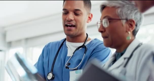 Dottore Squadra Riunione Discussione Raggi Scansione Idea Medica Soluzione Insieme — Video Stock