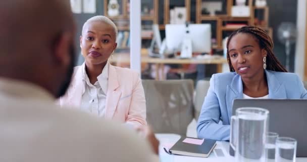 Ділові Люди Зустріч Команда Чорною Жінкою Чорношкірим Чоловіком Корпоративне Співробітництво — стокове відео
