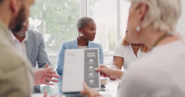 Geschäftstreffen Kommunikation Und Vielfalt Eines Marketing Meetings Mit Office Daten — Stockvideo