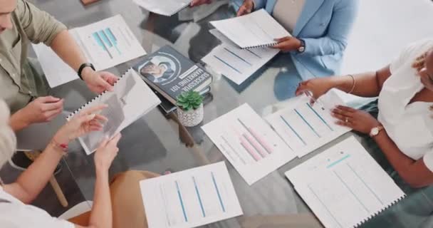 Affärsmöte Marknadsföringsdokument Och Teamsamarbete Konsultering Compnay Analys Eller Planering Reklamforskning — Stockvideo