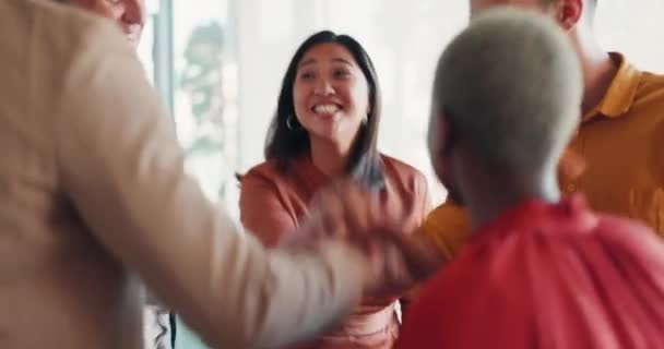 Başarı Beşlik Çakma Ofisteki Adamlarıyla Kutlama Destek Amaç Için Tezahürat — Stok video