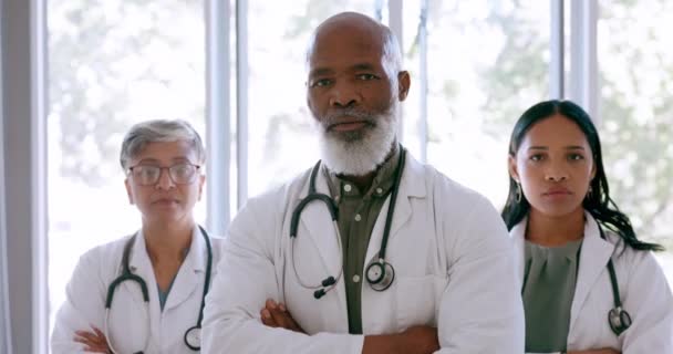 Doktorlar Grup Yüzleri Kollar Hastanede Hayat Sigortası Vakfı Ameliyat Planlama — Stok video