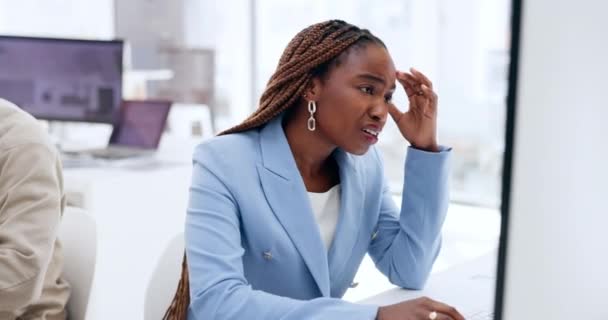 Trabajo Estrés Mujer Negra Ordenador Confundido Por Correo Electrónico Fallo — Vídeos de Stock