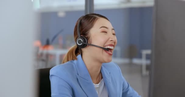 Τηλεφωνικό Κέντρο Εξυπηρέτηση Πελατών Και Ασιατική Γυναίκα Χαμόγελο Μιλώντας Μιλώντας — Αρχείο Βίντεο