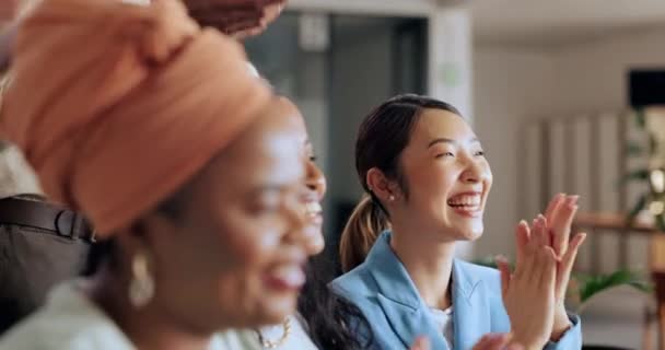 Kutlama Kadınlar Başarı Kurumsal Gülümseme Mutlulukla Karşılaştıkları Için Alkış Eğitim — Stok video