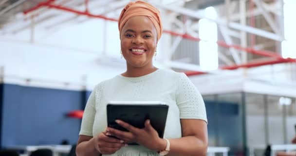 Manager Tablet Retrato Mujer Negra Startup Con Sonrisa Liderazgo Confianza — Vídeos de Stock