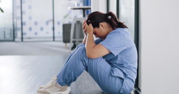 Sestra Deprese Stres Nemocničním Oddělení Pro Případ Ztráty Pacienta Selhání — Stock video