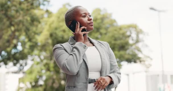 Fekete Telefonhívás Idő Ellenőrzése Szabadtéri Hálózatépítés Online Kommunikáció Beszélgetés Mobiltelefonon — Stock videók