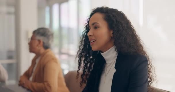 Führungspersönlichkeit Kommunikation Und Geschäftsfrau Meeting Sprechen Oder Sprechen Teamarbeit Zusammenarbeit — Stockvideo