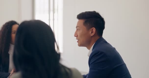 Деловая Встреча Обсуждение Азиатский Человек Разговаривает Командой Стратегии Планирования Обмена — стоковое видео