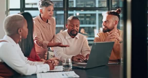 Laptop Digitale Agentur Oder Geschäftsleute Einem Meeting Mit Führung Teamarbeit — Stockvideo
