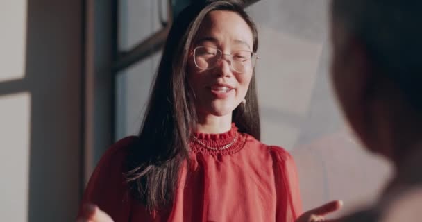 Asiatisk Affärskvinna Prata Eller Lagarbete Samarbete Moderna Kontor Med Marknadsföring — Stockvideo