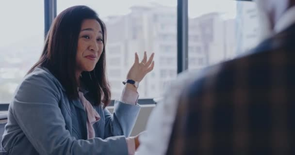 多様性を持つオフィスで計画 チームワークと戦略のためのビジネスマン 企業の女性とラップトップ 金融機関のイノベーション ビジョン モチベーションのためのシニアエグゼクティブ チーム ブレインストーミング — ストック動画