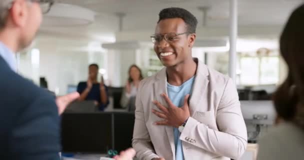 Zakelijk Gefeliciteerd Voor Zwarte Man Applaus Voor Prestatie Promotie Startup — Stockvideo